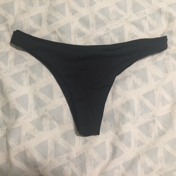 Shein  plain black cheeky bikini bottoms - Picture 2 of 2